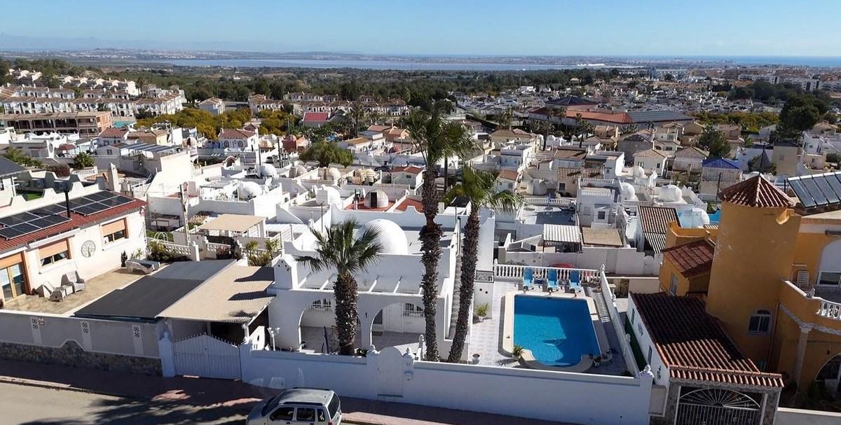 Villa in Villamartin, Alicante