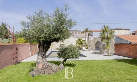 Villa in Bordeaux, Gironde
