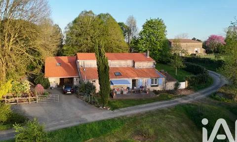 Country house in Saint-Hilaire-des-Loges, Vendee