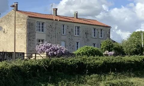 Villa in Saint-Cyr-des-Gats, Vendee