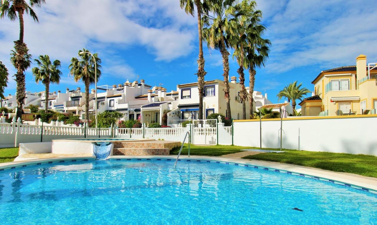 Town house in Villamartin, Alicante