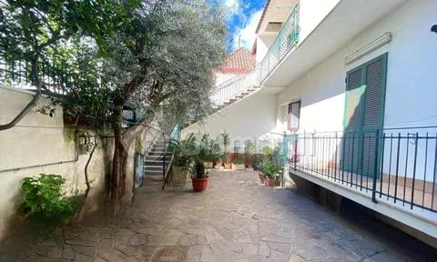 Villa in Giugliano in Campania, Naples