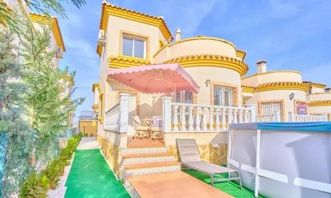 Villa in Los Montesinos, Alicante